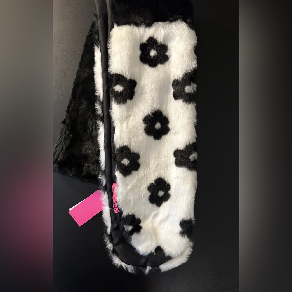Betsey Johnson “Trolls”  Black and White With Black Flowers Faux Fur Scarf NWT
